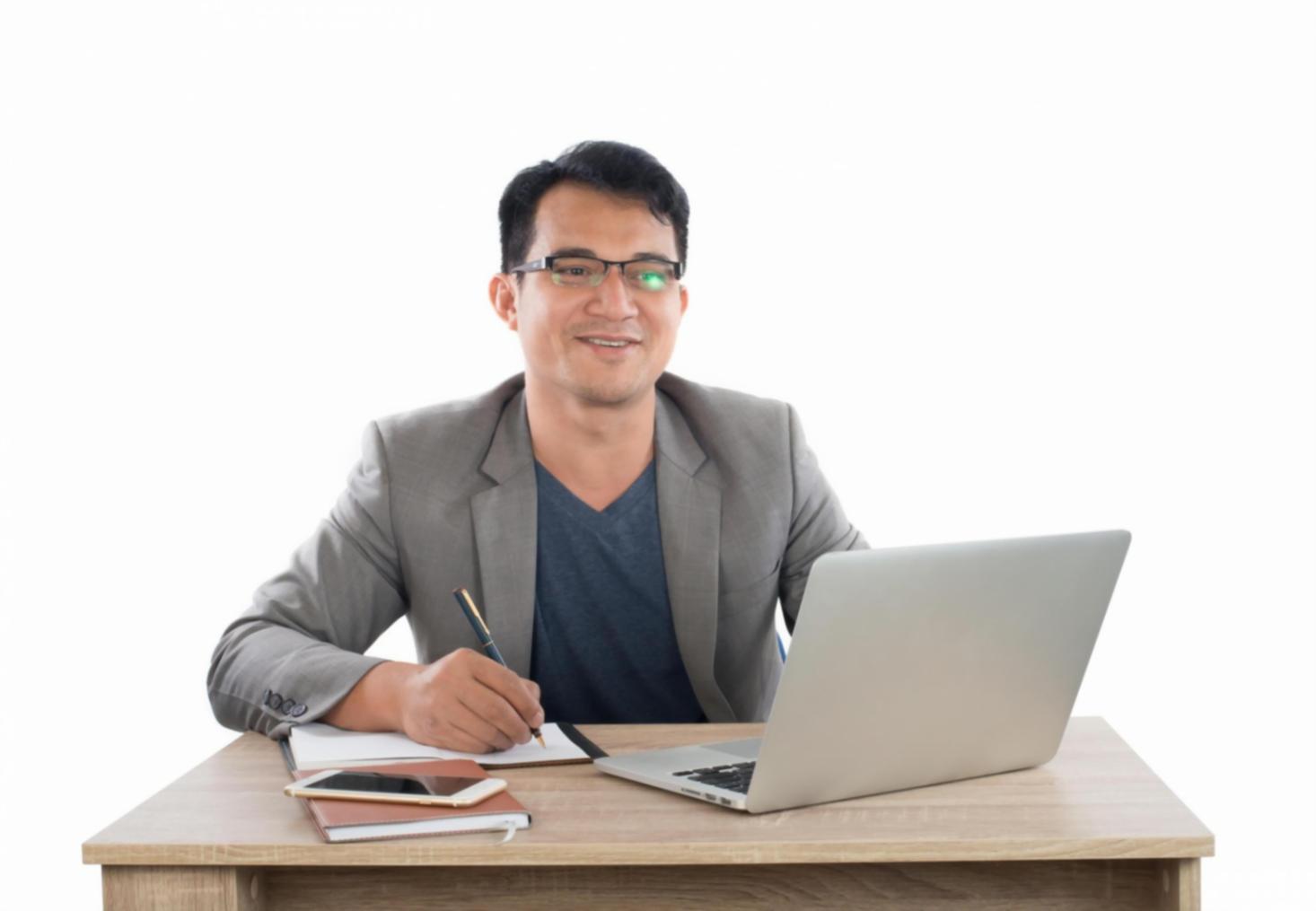 Moderne Arbeitsplätze mit Computern für Finanzanalyse